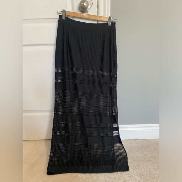 Zara basics XS maxi skirt with cut out - Picture 1 of 1
